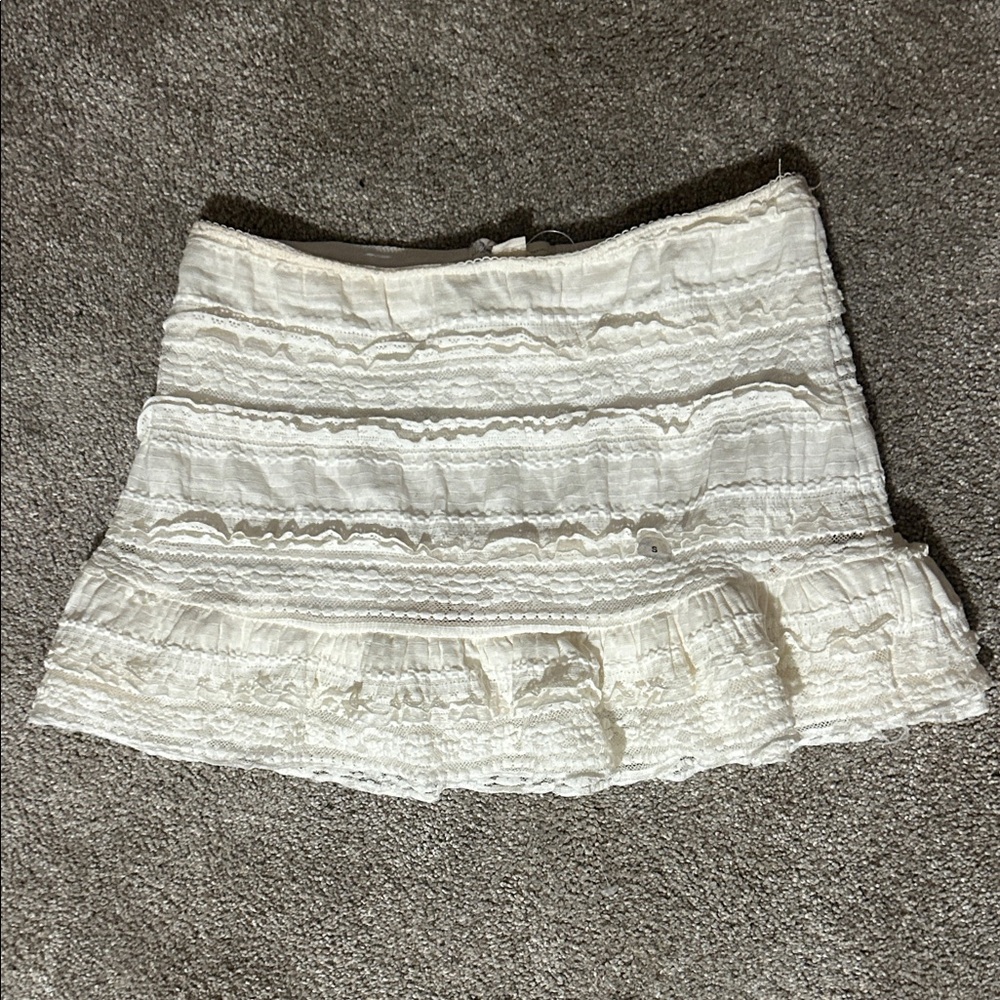 Elegant White Lace Skirt